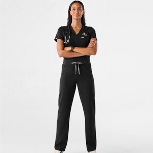 FIGS Black Scrub Set